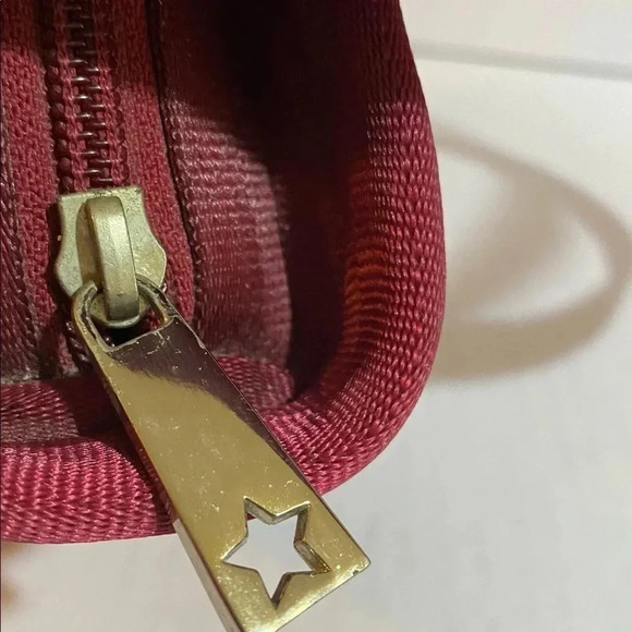 Harvey’s red original seatbelt shoulder handbag - Picture 5 of 13